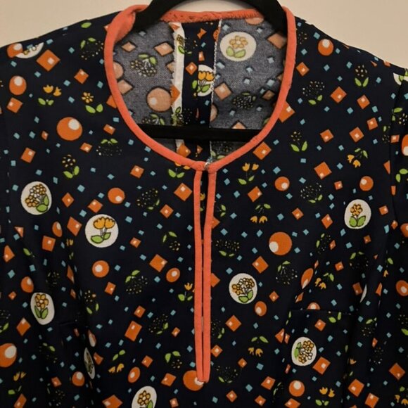 Vintage Fun Poly Print - Picture 4 of 8